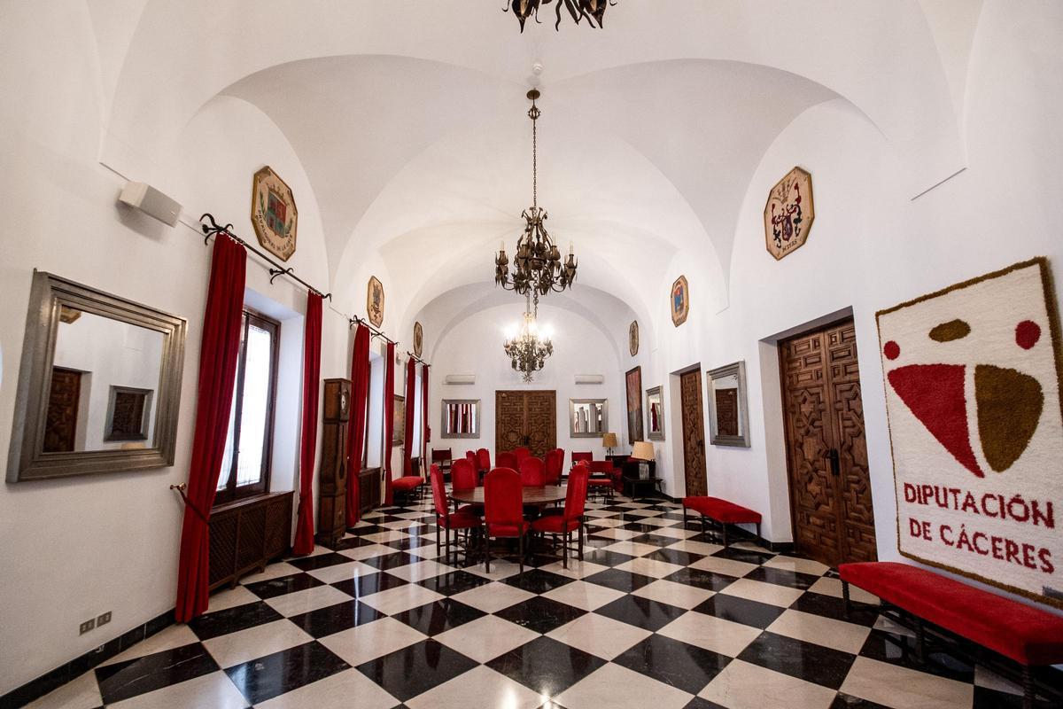 Fotogalería | La sede de la Diputación de Cáceres, más allá de su fachada Fotogalería | La sede de la Diputación de Cáceres, más allá de su fachada