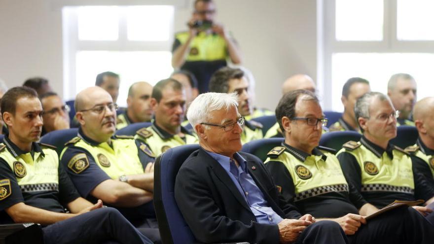 Ribó, en su visita a la central de la Policía Local de Valencia.