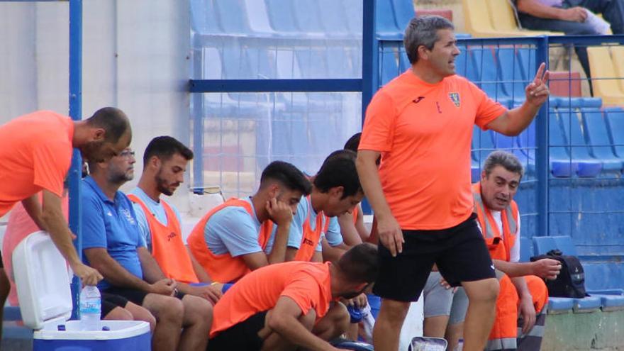 El Orihuela relega a Nicolás del puesto de entrenador y suenan Roca, Pato y Galiana