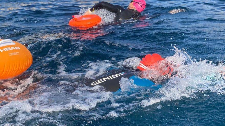 El paratriatleta Javier Vergara cumple con éxito su reto de 5km de natación por una causa benéfica