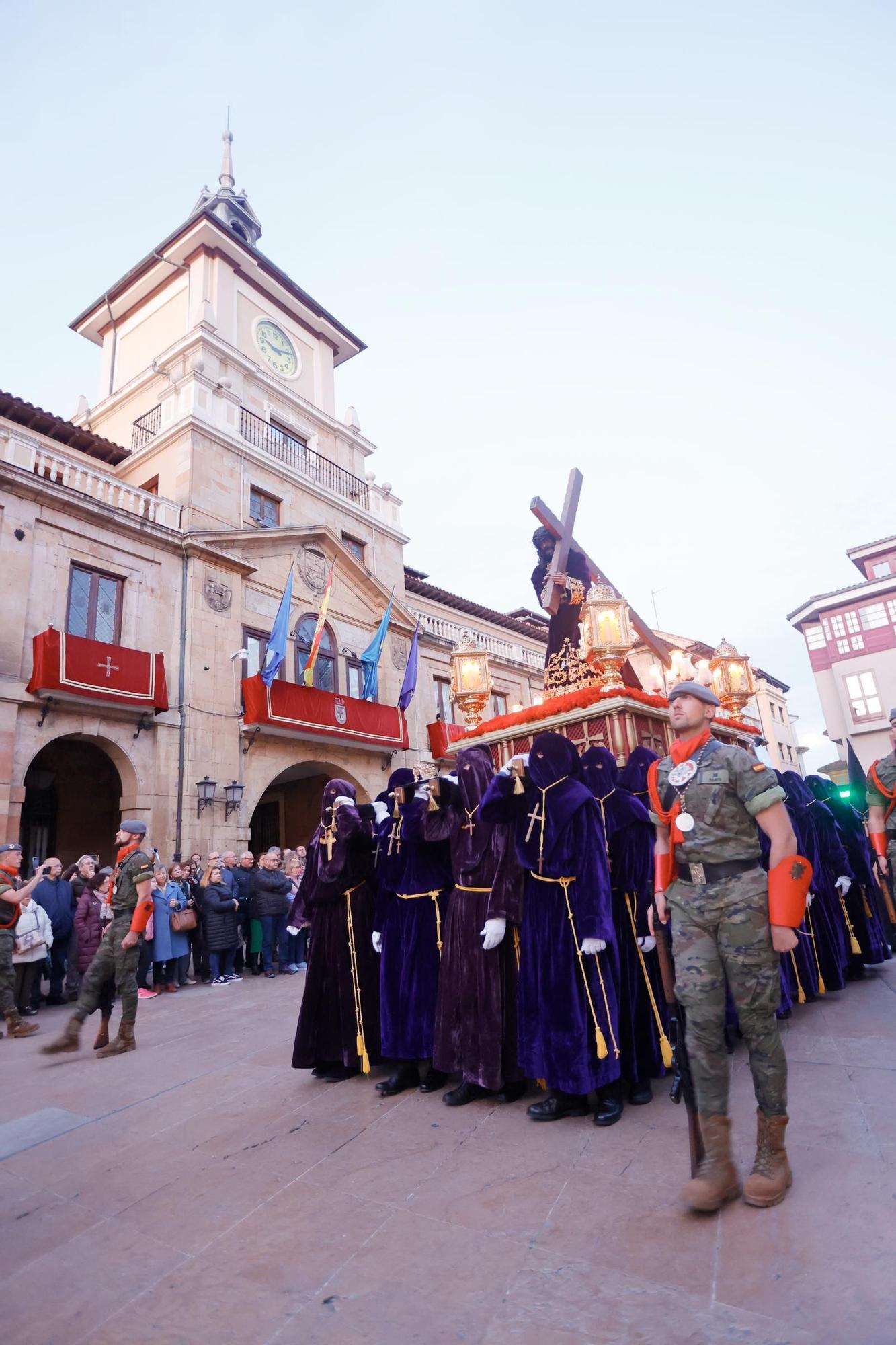 El Señor de Oviedo atrae multitudes: mira las fotos de la procesión del Nazareno