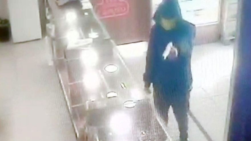Dos menores intentan atracar una panadería de Águilas con una pistola falsa