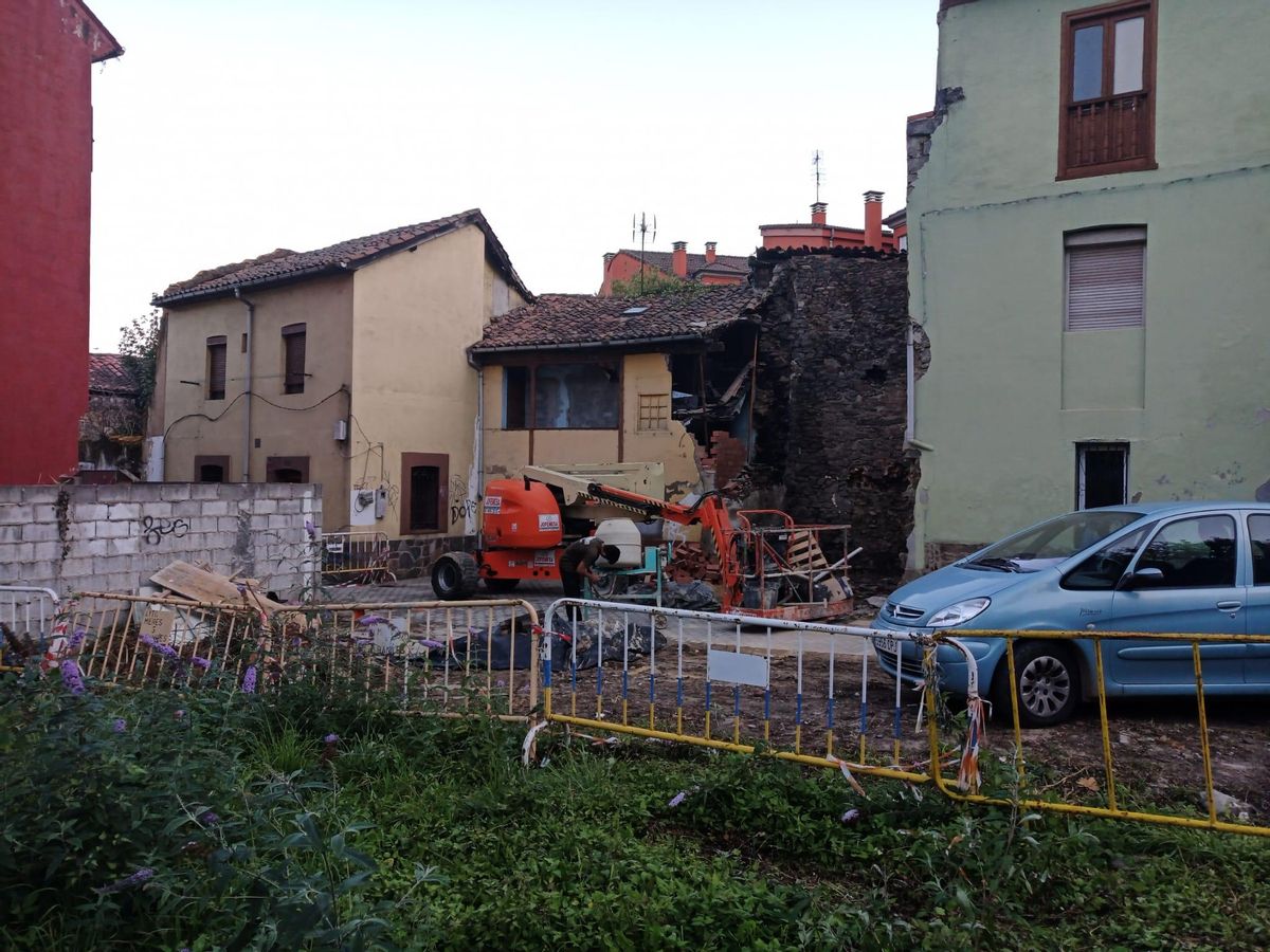 Derribo de una casa en La Villa