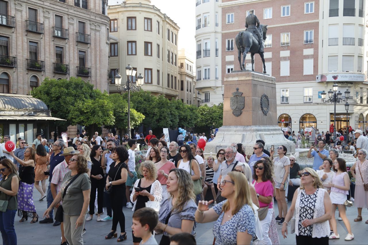El centro de Córdoba se llena de ambiente en la Shopping Night 2025