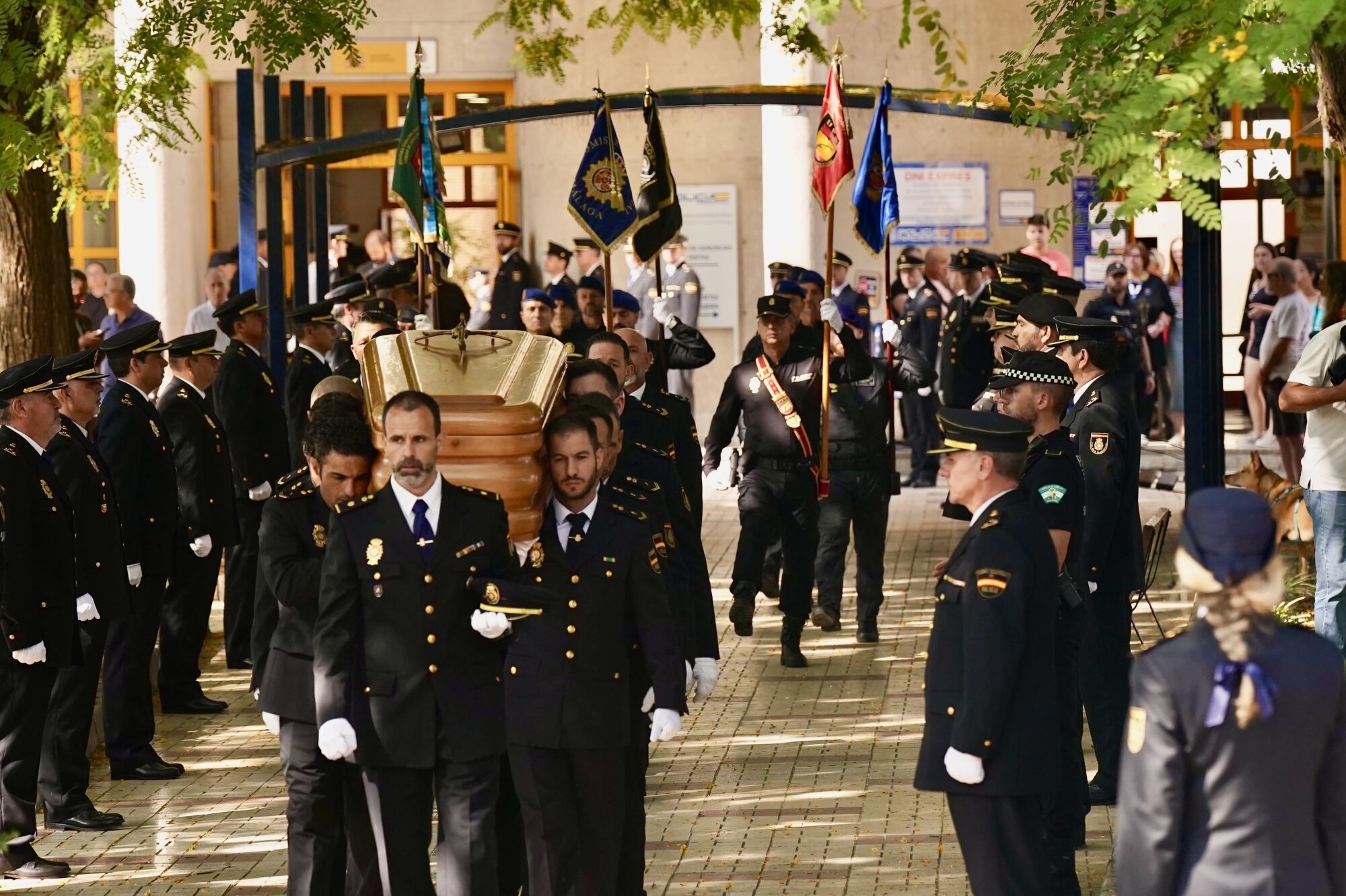 Acto de homenaje e imposición de la Cruz al mérito policial con distintivo rojo a titulo póstumo al policía fallecido el pasado jueves en un accidente de tráfico al perseguir a los atracadores de una farmacia