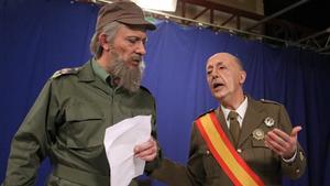 Los actores Pep Plaza (como Fidel Castro) y Manel Lucas (Francisco Franco), en el programa de humor político de TV-3 ’Polònia’.