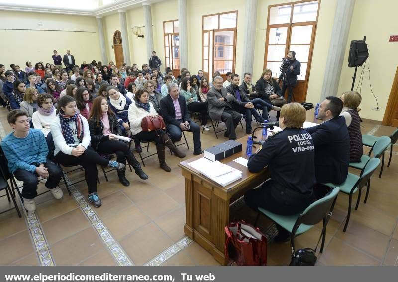 GALERÍA DE FOTOS -- Cien alumnos de Vila-real participan en una campaña de Convivencia en las Aulas