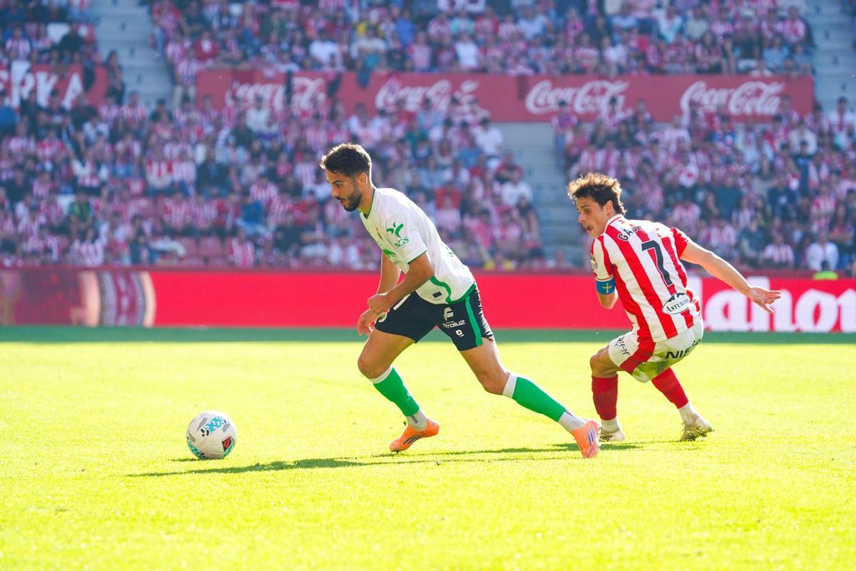 Una acción del Sporting - Racing