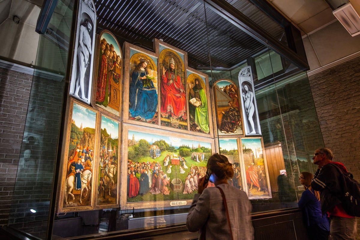 Retablo Adoración del Cordero Místico, de Jan Van Ecyk, en la Catedral de Gante