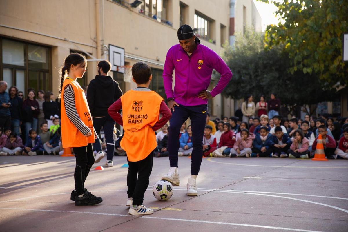 Marcus Rashford en l'Escola Vedruna de El Raval.