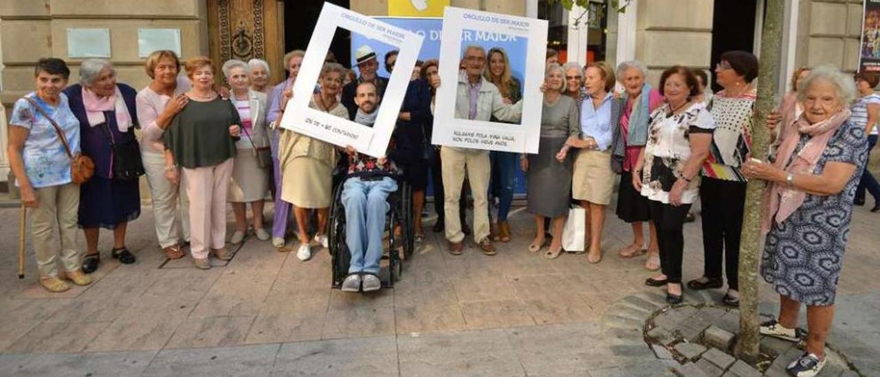 &#039;Photocall&#039; ante el Café Moderno de Pontevedra