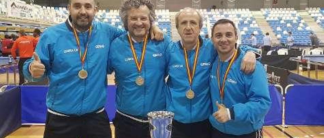 Los jugadores del Luarca, en el Nacional de veteranos.