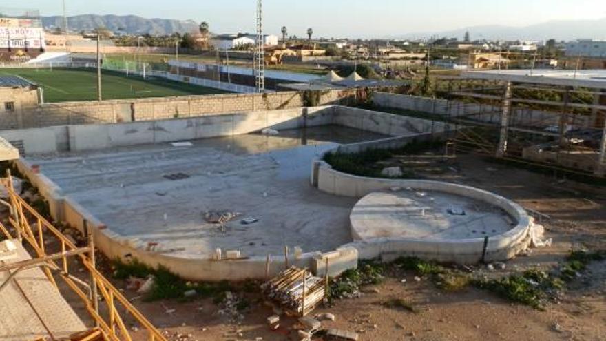 Sueca retoma las obras de  la piscina del Plan Camps