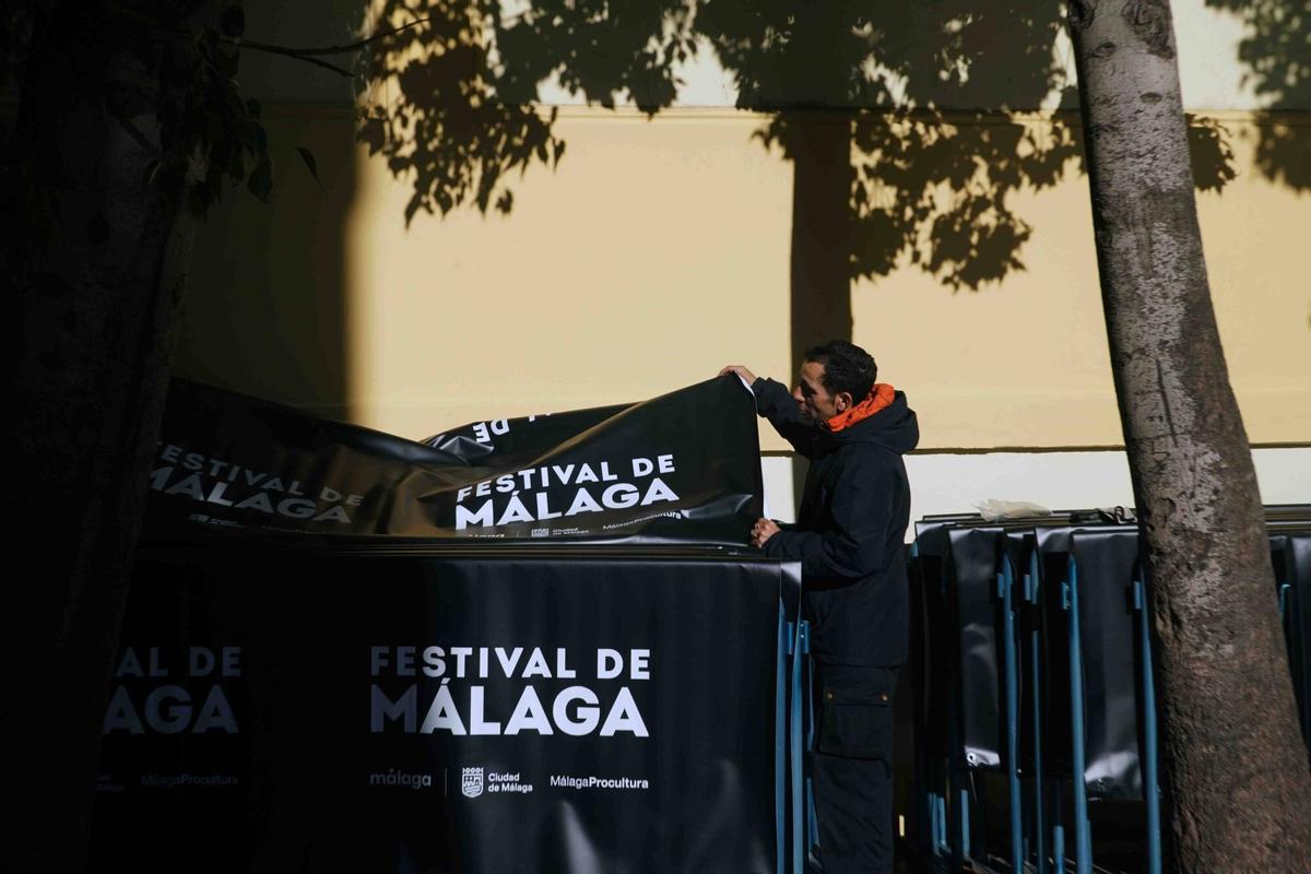 Tareas de montaje de la próxima edición del Festival de Málaga