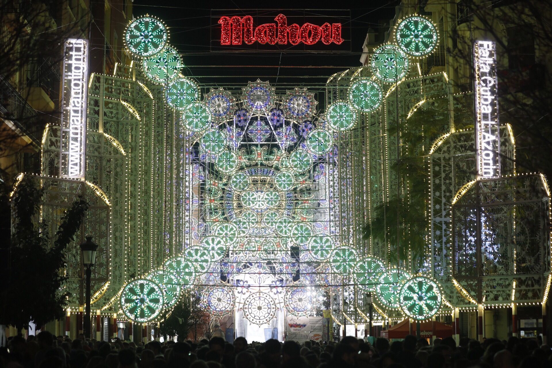 Galería nostálgica de las calles iluminadas en Fallas (2010-2020)