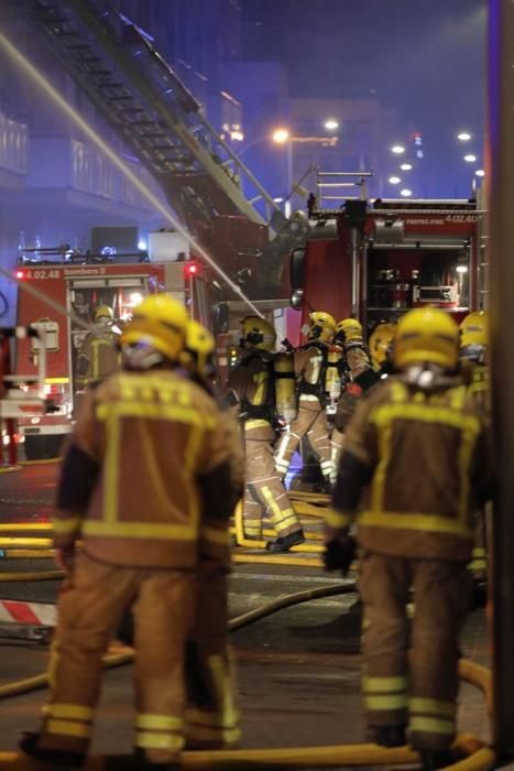 Incendi a una nau abandonada de Badalona