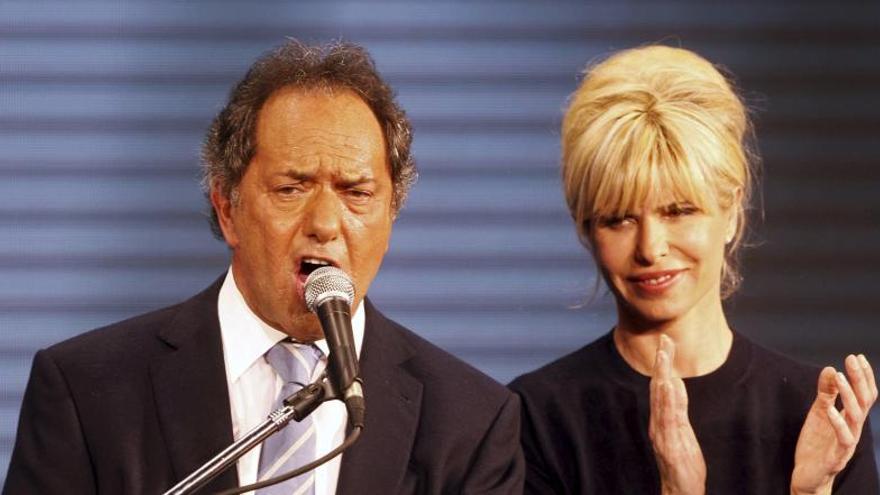 Daniel Scioli, junto a su esposa.