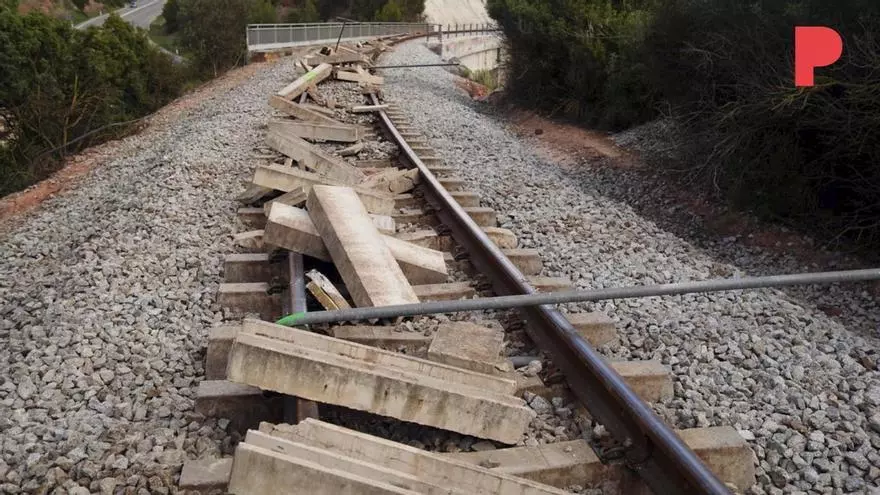 FGC repara la vía del tren entre la mina de Súria y el puerto de Barcelona y Nadal avisa de que denunciarán el sabotaje