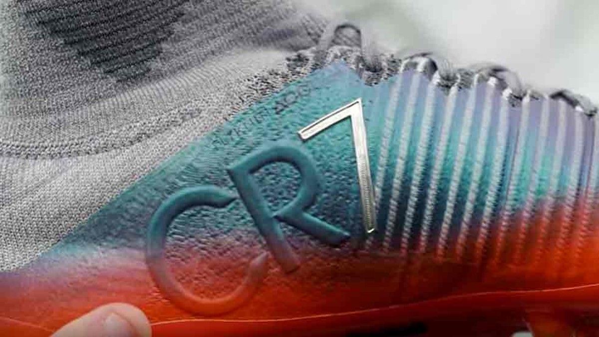 Las nuevas botas de Cristiano Ronaldo tienen un mensaje escondido
