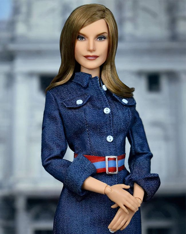 Barbie ha creado la muñeca que es idéntica a la reina Letizia y que,  además, lleva uno de sus looks - Woman