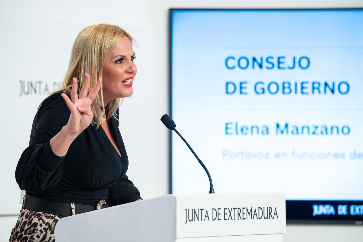 La portavoz de la Junta en funciones, Elena Manzano, en la rueda de prensa posterior al Consejo de Gobierno.