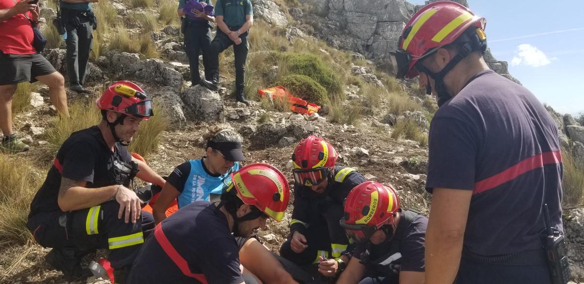 El traslado en camilla hasta el acceso de la ambulancia ha recorrido más de 3 kilómetros.