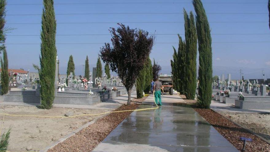 El cementerio de Navalmoral reabre sus puertas
