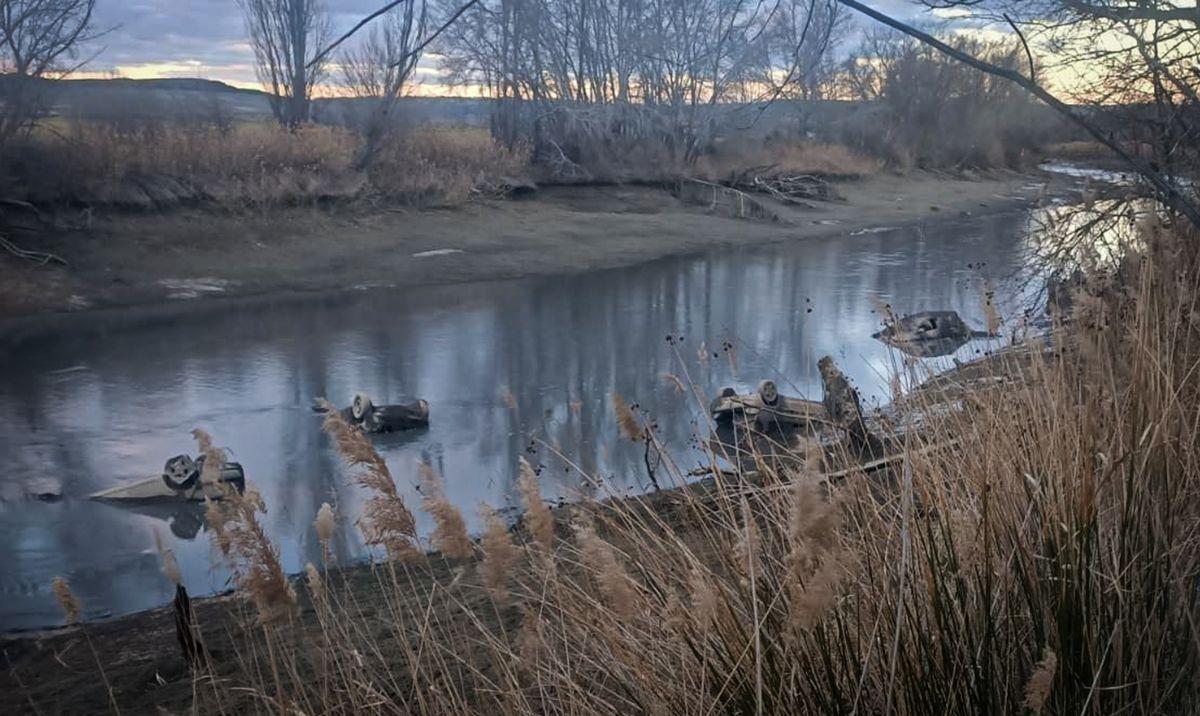 El Tajo s’ofega i deixa a la vista un cementiri de cotxes i vaques mortes: «És un aiguamoll, mai l’havia vist així» El Tajo s’ofega i deixa a la vista un cementiri de cotxes i vaques mortes: «És un aiguamoll, mai l’havia vist així»