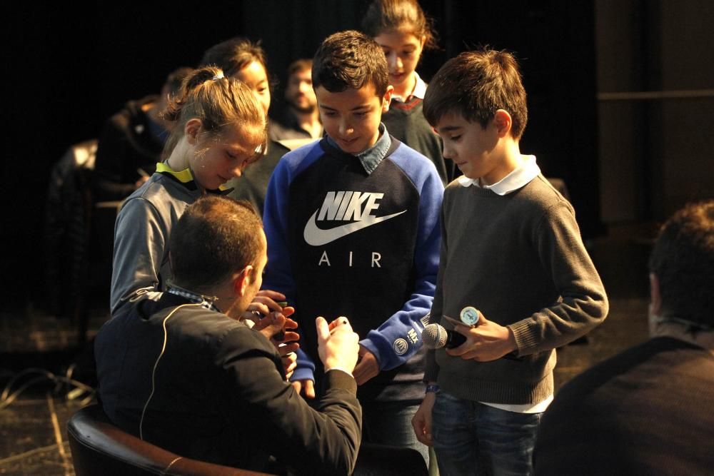 1.200 niños entrevistan con FARO a Iago Aspas