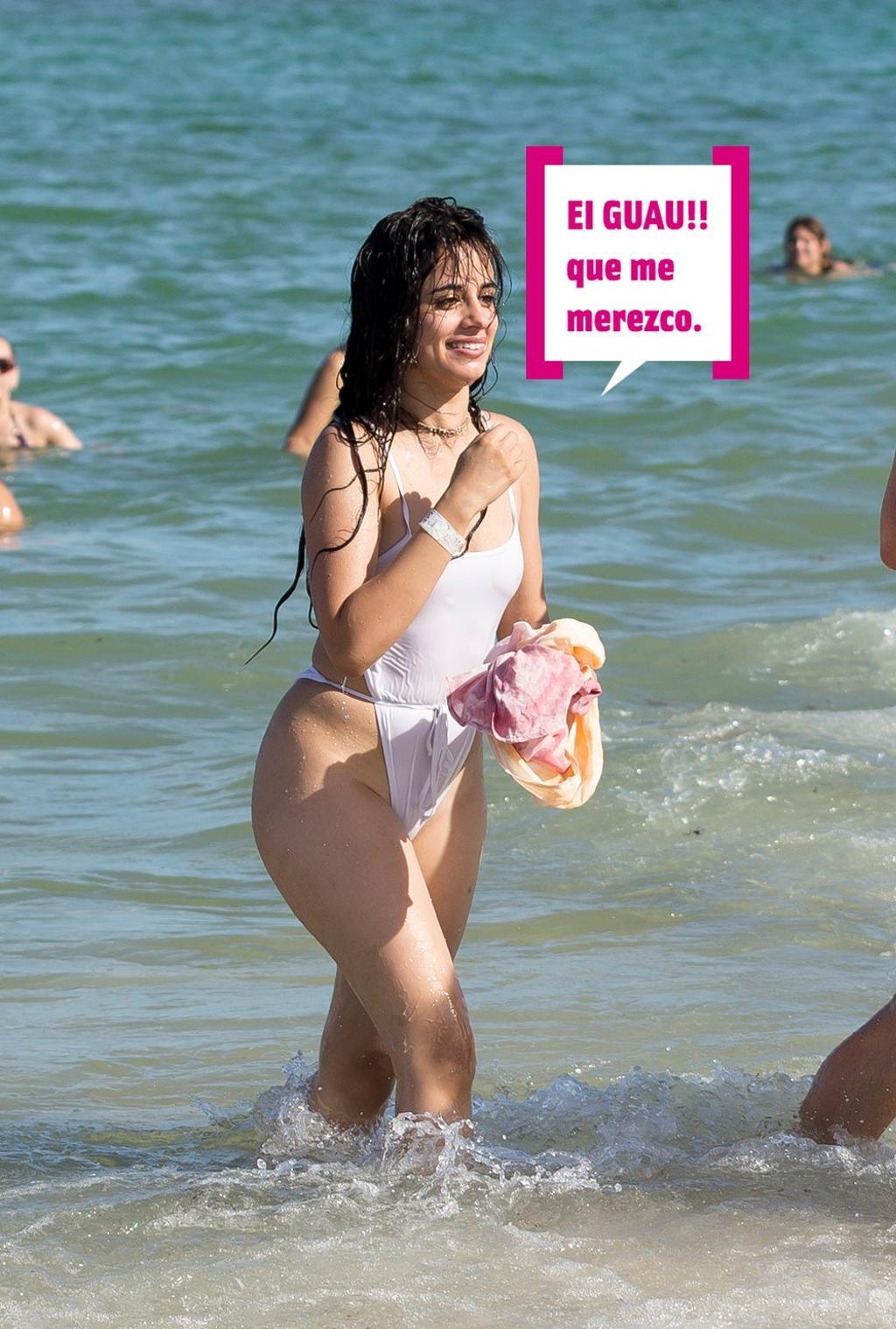 Camila Cabello en la playa