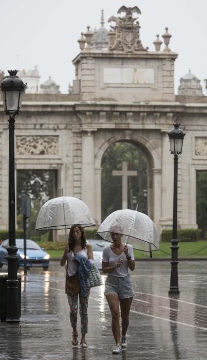 Llueve en la ciudad de Valencia