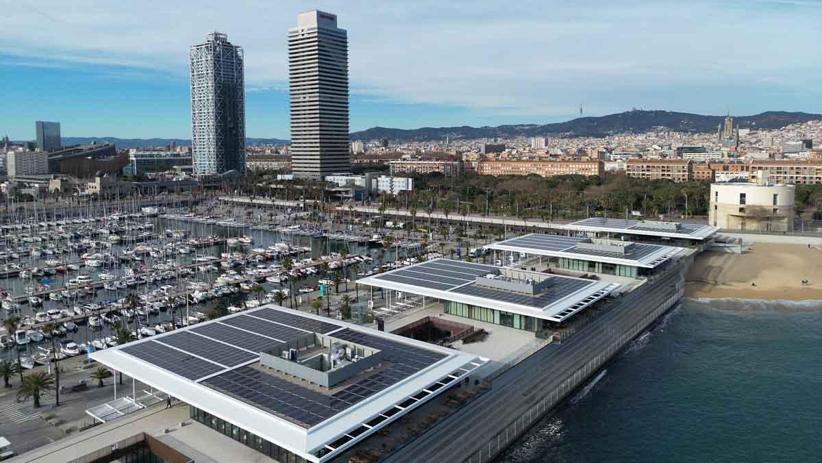 Coberta fotovoltàica del Balcó Gastronòmic, al Port Olímpic de Barcelona.
