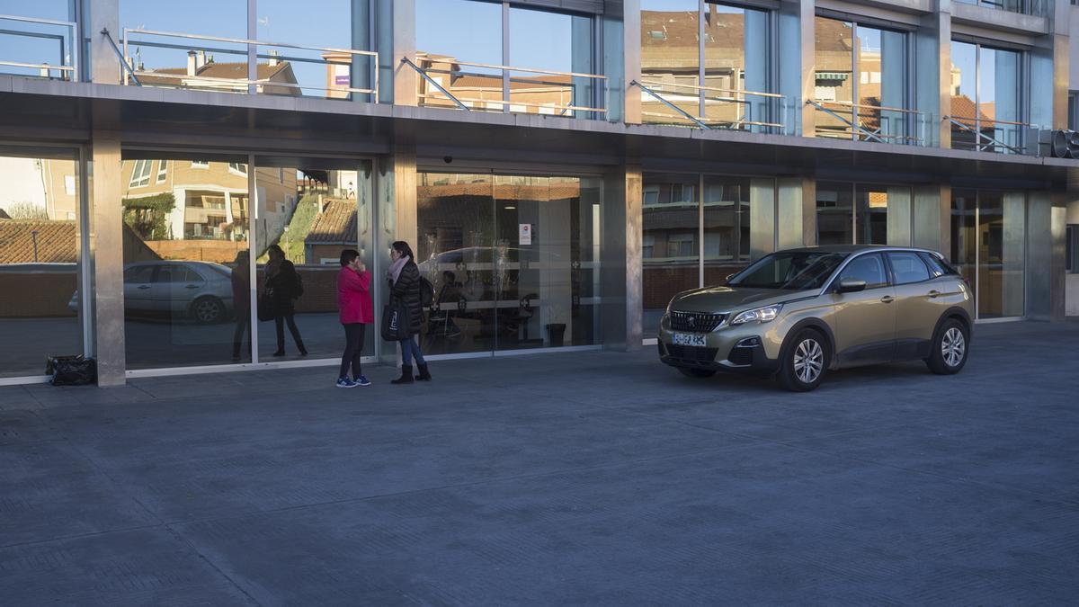 Acceso al área de Urgencias del Hospital de Benavente.