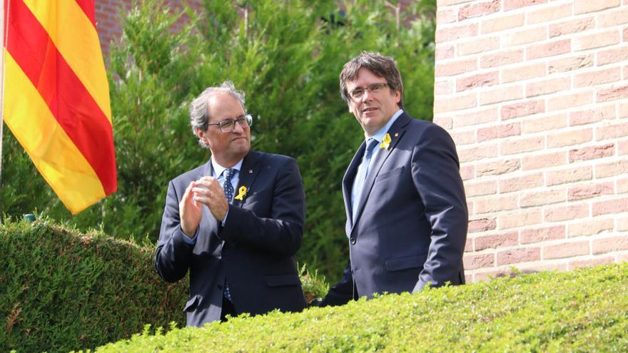 Puigdemont i Torra, davant la «Casa de la República»