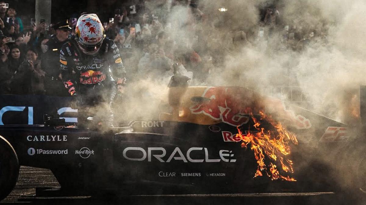 Susto en San Francisco: Yuki Tsunoda sufre un incendio en plena exhibición