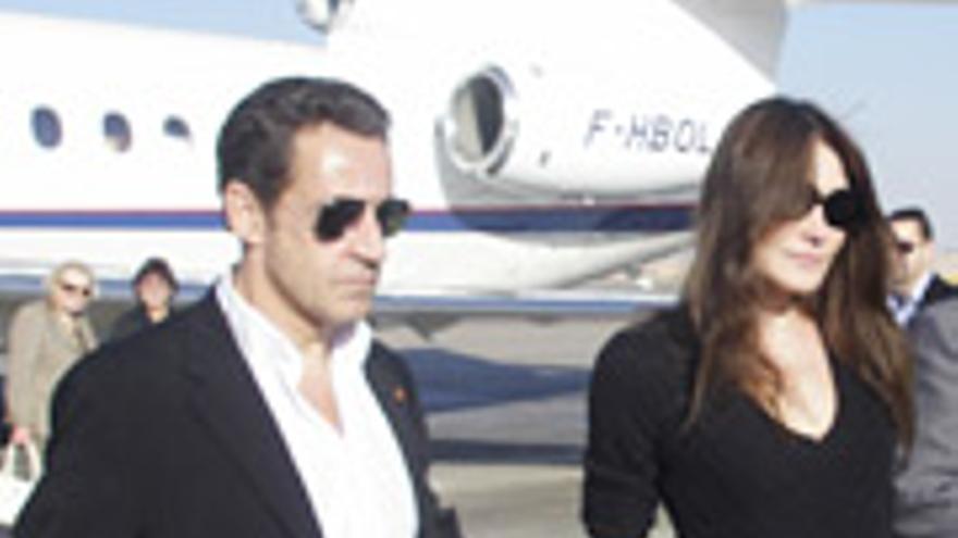 Sarkozy llega a Egipto acompañado de Carla Bruni para pasar las vacaciones navideñas