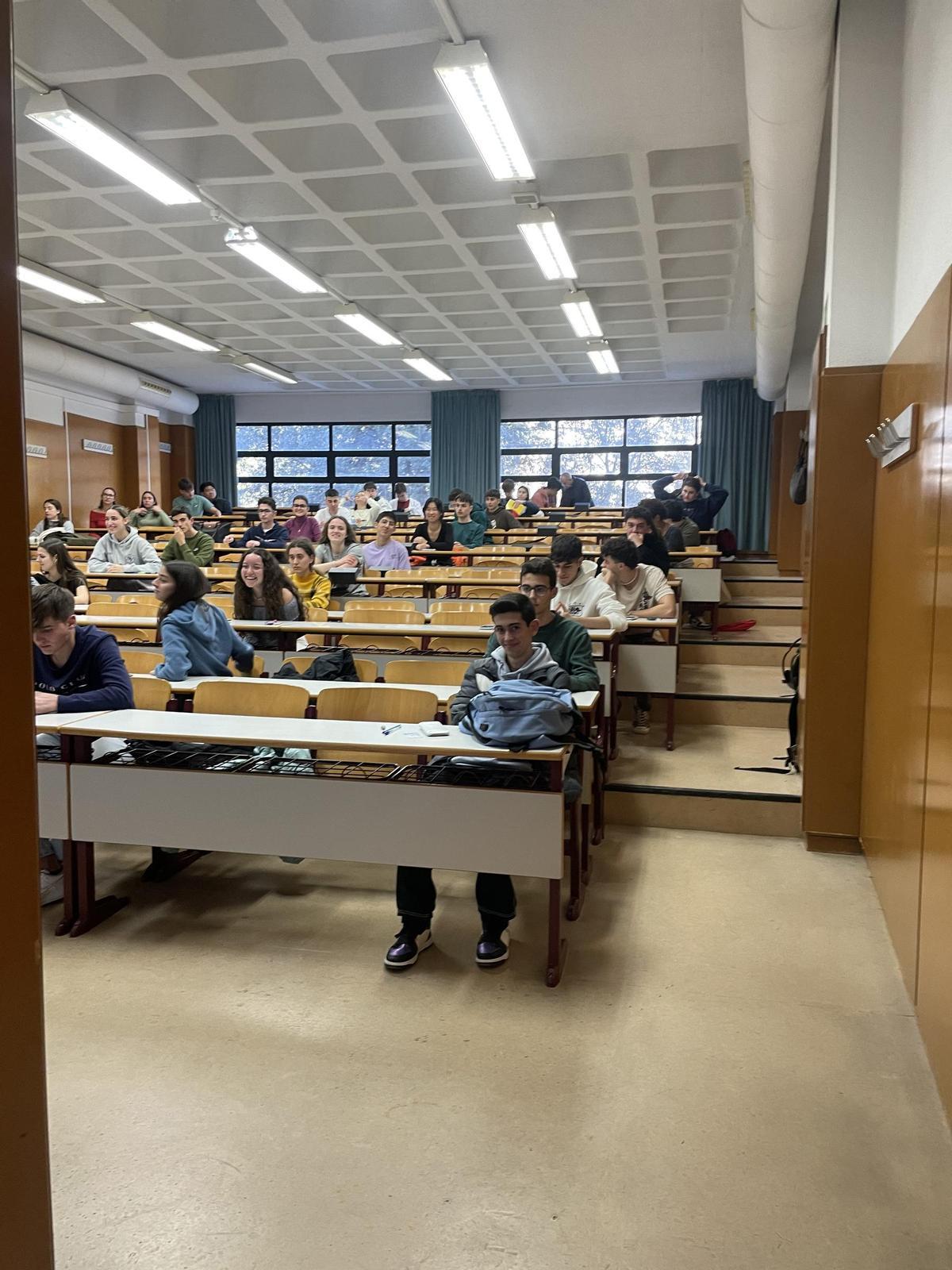 Los participantes en la fase local de la Olimpiada de Química