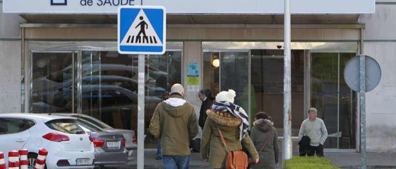 Acceso al hospital de Ourense. // Jesús Regal