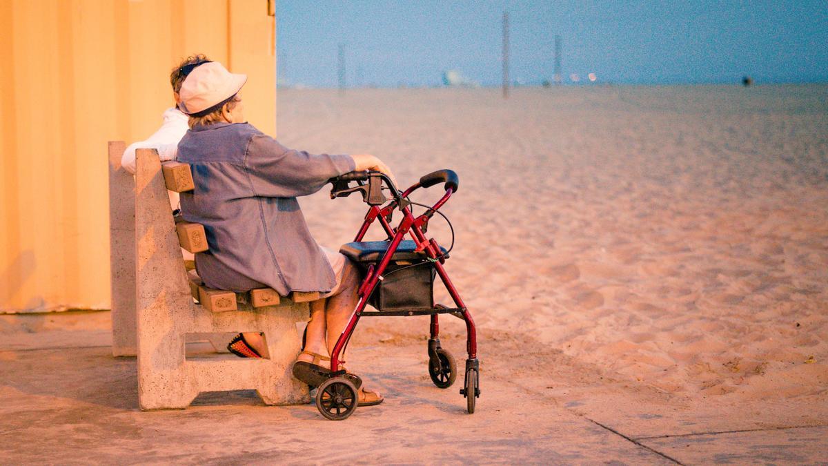 La artritis de la articulación de la cadera puede provocar dolor, rigidez y movilidad limitada.