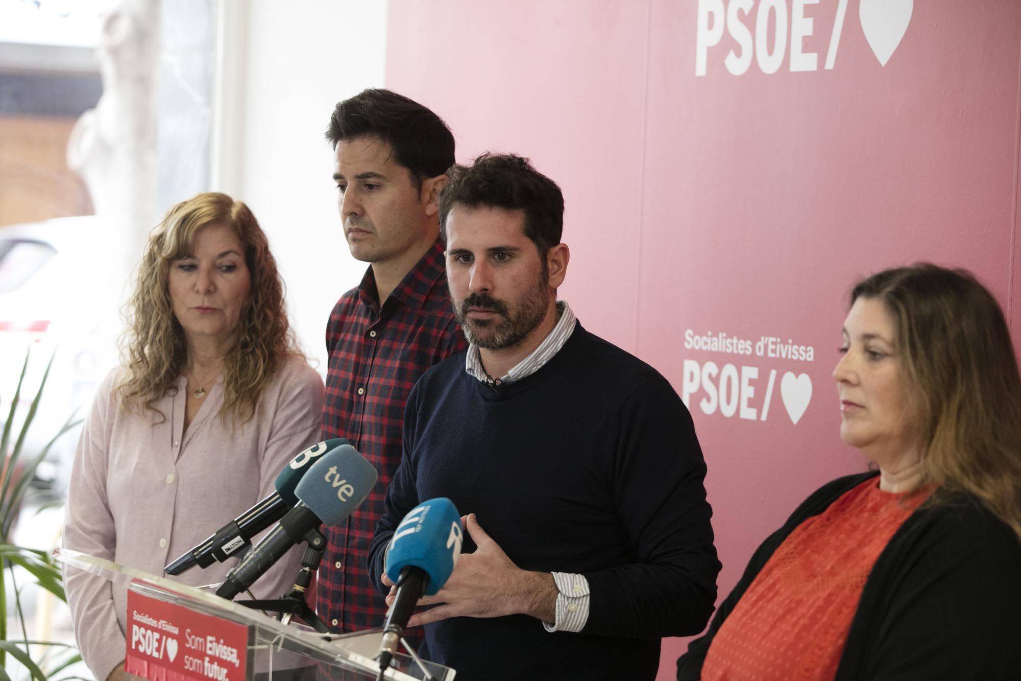 Imágenes de la rueda de prensa de PSOE-Reinicia que anunció que no aprobará las cuentas municipales para 2023 de Sant Antoni