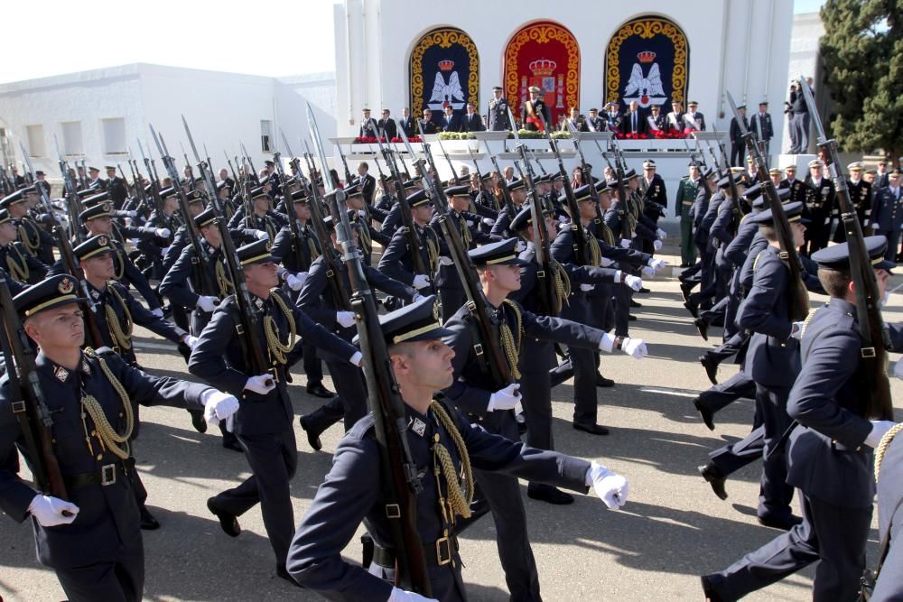 Jura de bandera de nuevos alumnos en la Academia General del Aire