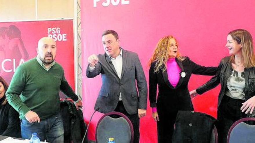 Lage, Formoso, Carmela Silva y Lara Méndez, ayer, en la ejecutiva del PSdeG, en Santiago.   | // XOÁN ÁLVAREZ