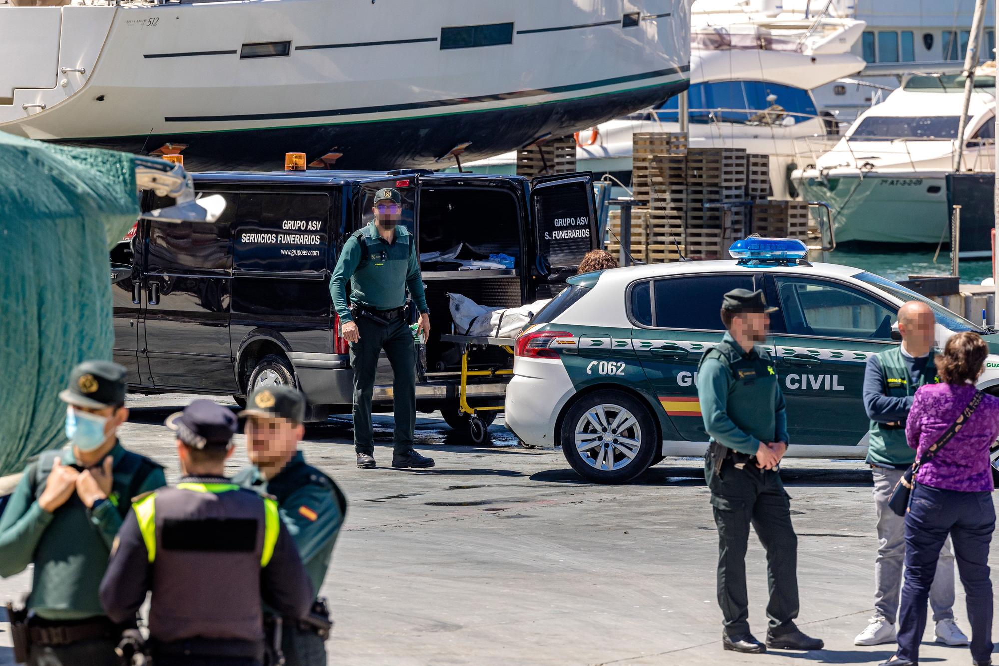 Traslado del cuerpo de uno de los desaparecidos en Calp.