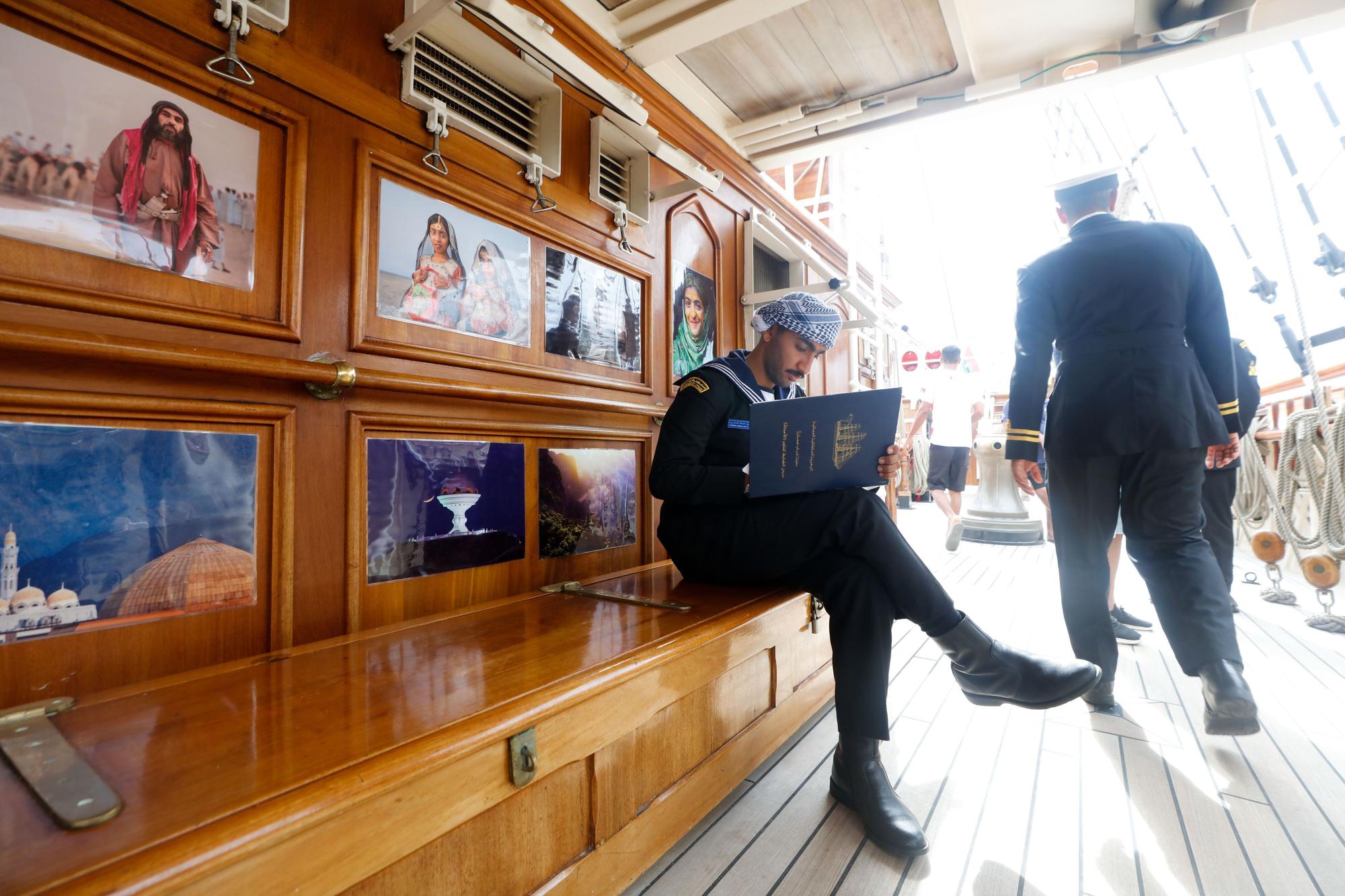 Jornada de puertas abiertas en el velero de Omán barco escuela 'Royal Shabab Omán 2'