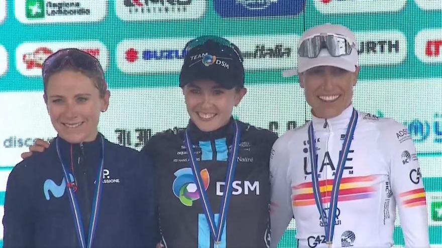 Mavi García, en el podio de la séptima etapa del Giro italiano.