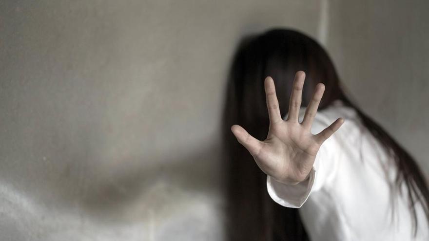 Condenado en Gijón por violar a su novia bajo la amenaza de dejarla en la calle o matarla: «Instauró un régimen de sometimiento sexual habitual»