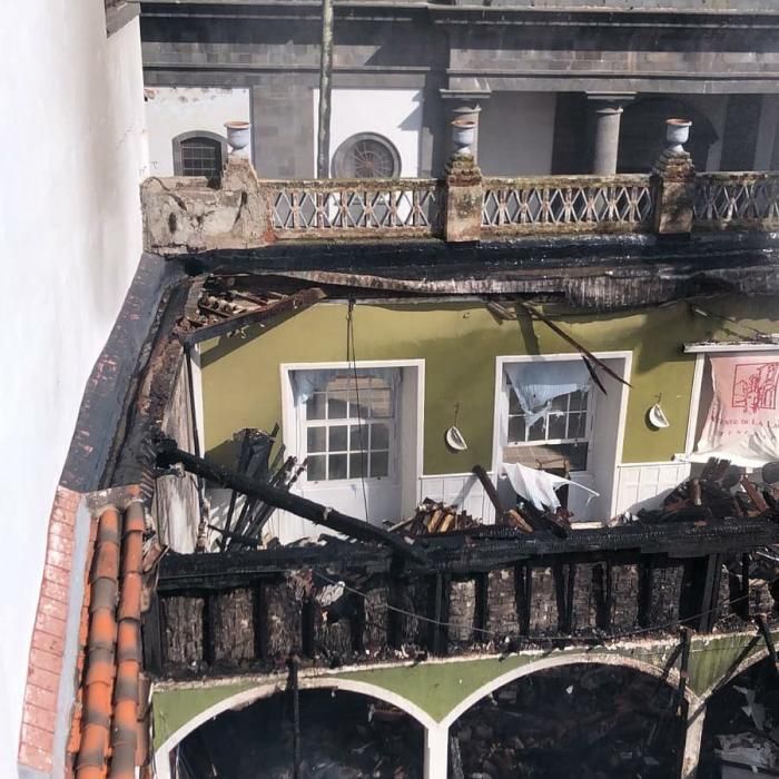 Un incendio destruye el Ateneo de La Laguna