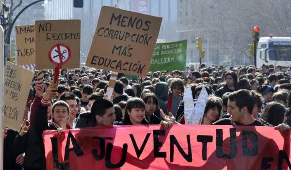 Imágenes de la jornada de huelga estudiantil en Zaragoza