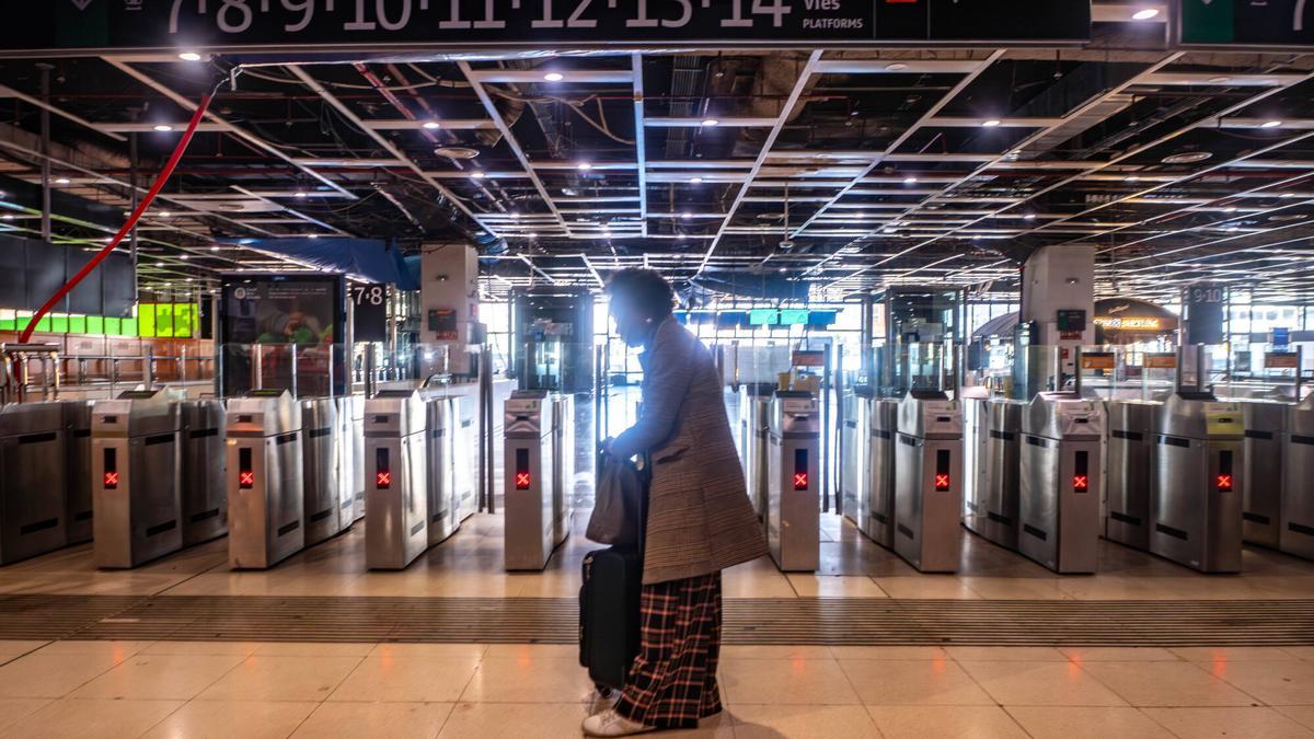 La estación de Rodalies de plaza de Catalunya, durante la jornada sin servicio de trenes
