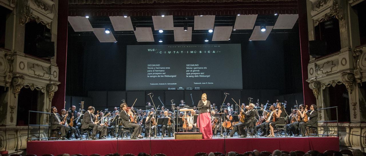 Los paneles acústicos sobre el escenario del Teatro Principal.